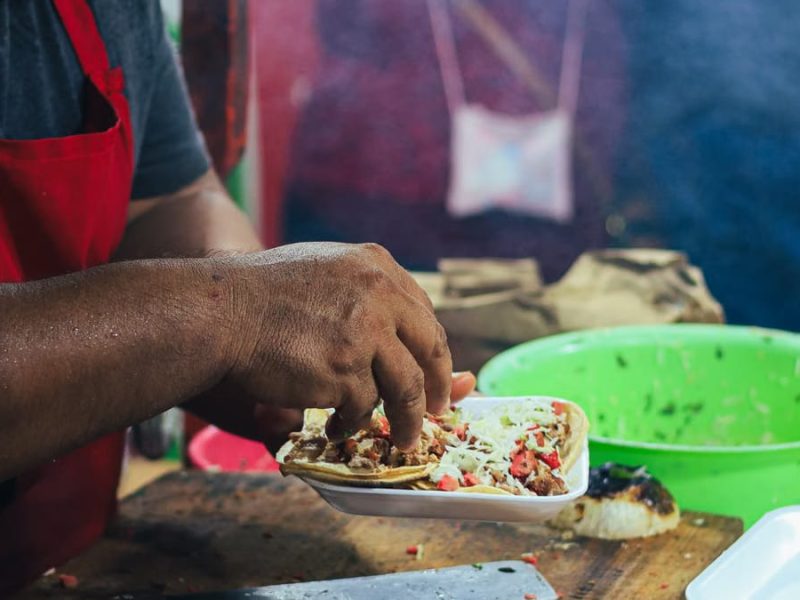Cuisines de rue mondiales 2026 : saveurs authentiques