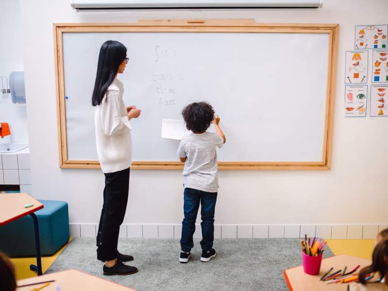 Enseignement en classe : apprenez à votre enfant à respecter son enseignant